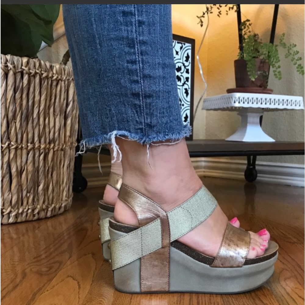 OTBT Women's Bushnell Wedge Sandal
Sz 7